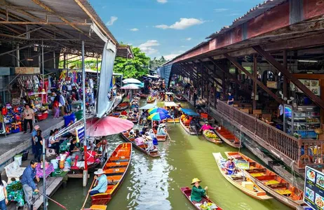 Damnoen Saduak Floating Market