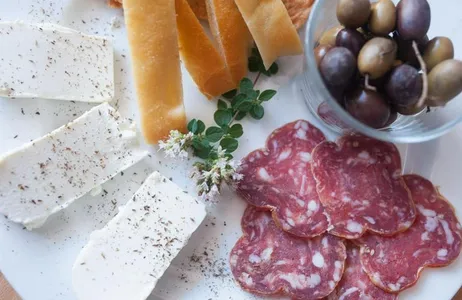 Excursão gastronômica de rua para pequenos grupos em Pisa com um especialista em culinária local