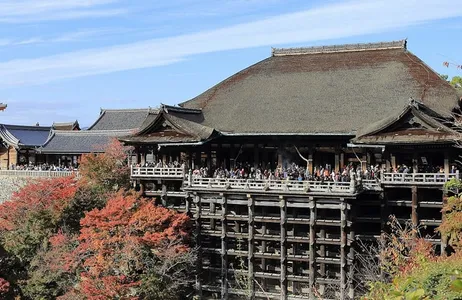 Excursão de ônibus de meio dia aos três templos mais famosos de Kyoto - Kinkaku-ji, Ginkaku-ji e Kiyomizu-dera ?