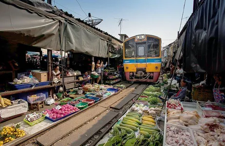 Damnoen Saduak Floating Markets and Maeklong Railway Small Group Tour