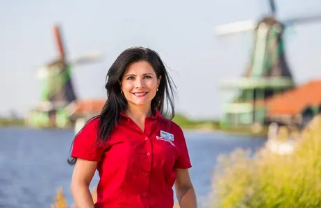 Discover Volendam, Marken and the windmills in one day