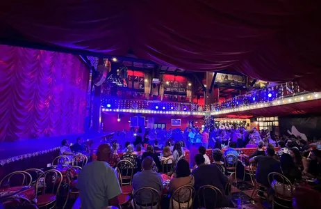 Sinta a salsa no Mulato Cabaret (Cali)