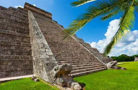 Chichen Itza com cenote e almoço buffet