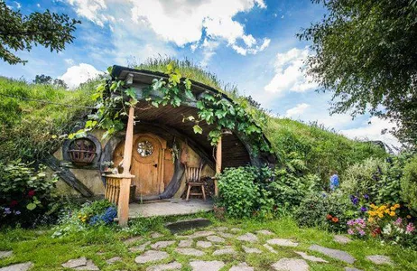 Cenário do filme Hobbiton e almoço buffet saindo de Auckland