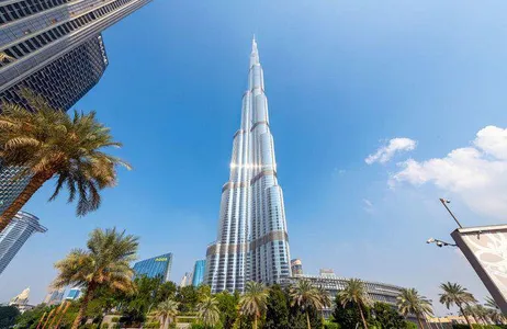 Visit to the 124th/125th floor of the Burj Khalifa, visit to the Dubai Mall and dinner on the Marina Dhow cruise with private transfers