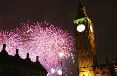 New Year&#39;s Eve Thames Cruise with Fireworks aboard the Monsoon Clipper