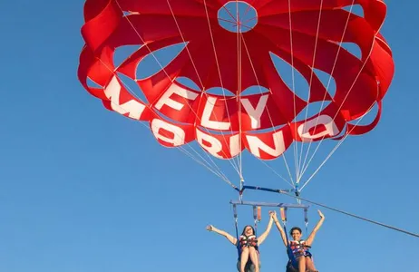 Parasailing in Albufeira for 2 people: Flying over the sea