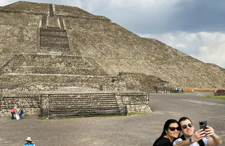 Teotihuacán, Santuário de Guadalupe, Xochimilco, Coyoacán e Frida Kahlo