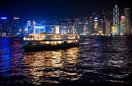 Passeio de balsa Star Ferry com vista noturna