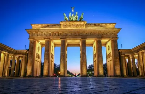 Berlin - Private guided tour in Portuguese with an official iFriend guide.