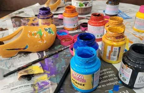 Pintura de tamancos em Holambra! 