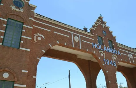 Complete tour of Holambra: visit to the flowers, windmill, city tour and tasting of typical Dutch food!