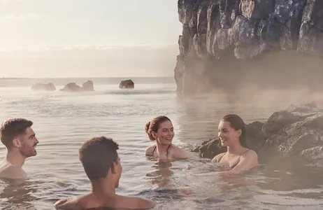 Reikiavik Ticket Fagradalsfjall Vulcão e Sky Lagoon: Entrada no spa + passeio pedestre a partir de Reiquiavique