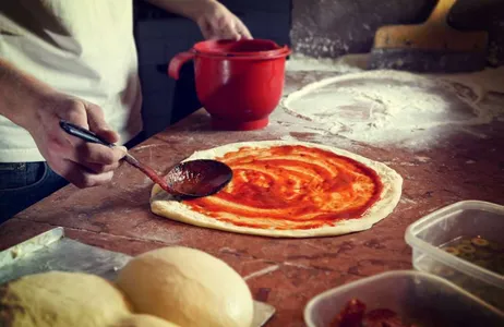 Roma Tour Prepare a pizza típica italiana com suas próprias mãos
