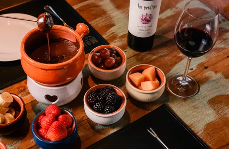 Gramado Tour Noite Suíça - Saboroso Fondue tradicional