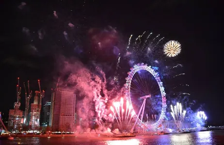 London Ticket Jantar de Véspera de Ano Novo e Cruzeiro pelo Rio Tâmisa com Fogos de Artifício a Bordo do Tornado Clipper