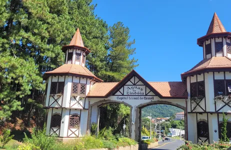 Holambra Tour Tour of the Paulista Water Circuit - Coffee, cachaça and history!