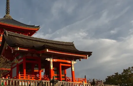 Kioto Ticket Kioto: visita guiada a pie + entrada a los templos Kiyomizu-dera y Kōdaiji.