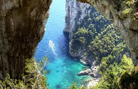 Capri com Gruta Azul desde Sorrento