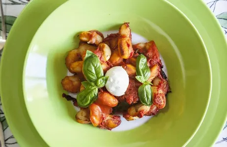 Share Your Pasta Love: Small-Group Pasta and Tiramisu Class at a Local's Home in Naples