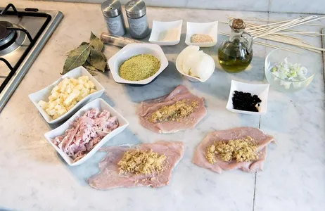 Visita ao mercado para pequenos grupos e aula de culinária com um especialista em culinária local em Verona