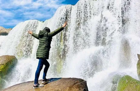 Beleza em Cachoeira: Cachoeira dos Pillones e Excursão pela Floresta de Pedras
