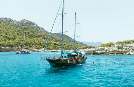 Semi-Private Day Cruise to Agistri, Moni and Aegina with Swimming