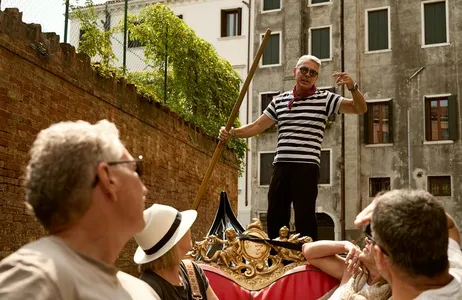 Venice Walking Tour with Gondola Ride