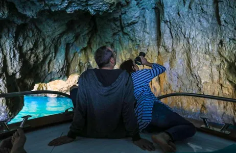 Passeio pela Ilha de Capri no típico Gozzo Sorrentino