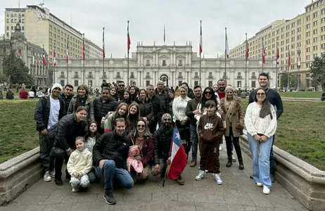 COMBO: Round-trip transfer + Half-day panoramic city tour of Santiago, Chile