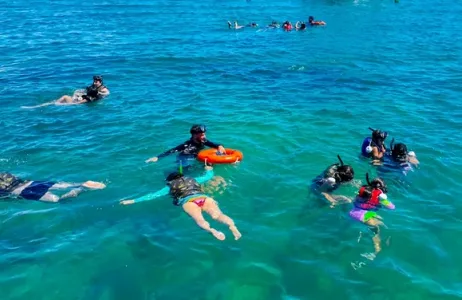 Expedición de snorkel en catamarán