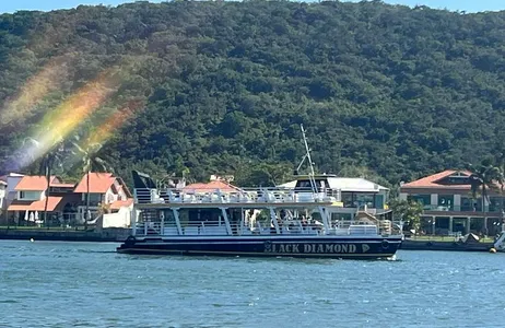 Catamarán histórico en Cabo Frío